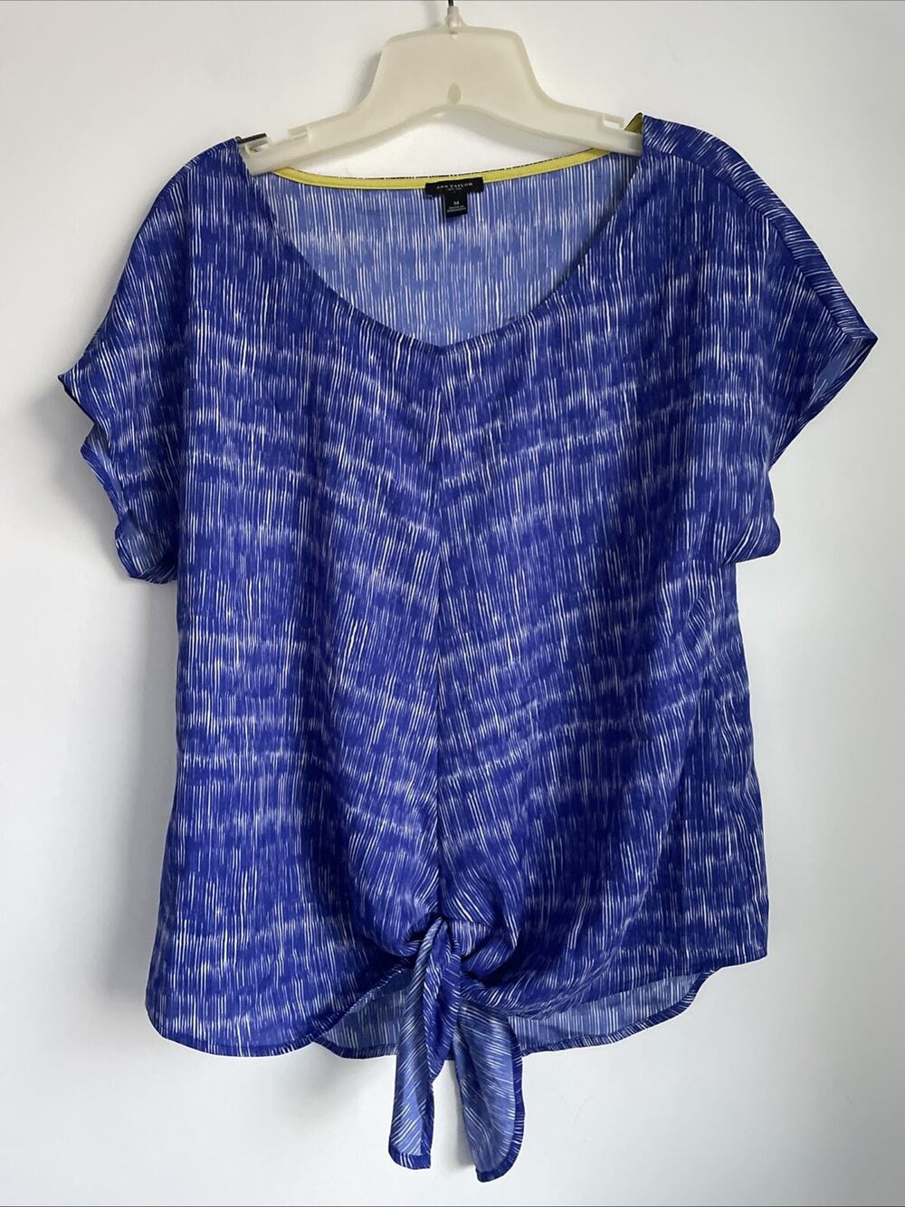 Ann Taylor Womens MEDIUM Blue Tie Front T-Shirt Top Blouse Q28